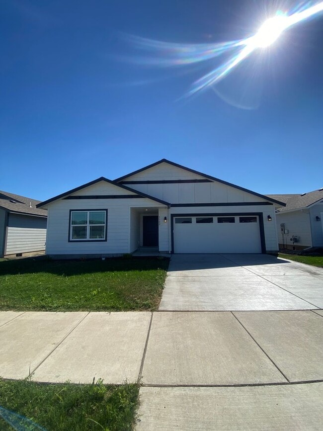 property at 3102 N McMillan Rd