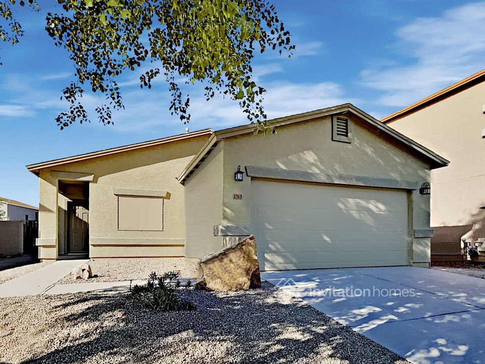 1763 E Dust Devil Dr in San Tan Valley, AZ - Building Photo