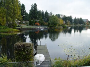 13456 Greenwood Ave N in Seattle, WA - Foto de edificio - Building Photo