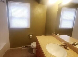 3320 Fuller Ave SE in Grand Rapids, MI - Building Photo - Building Photo