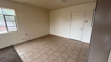 2017 Princess Jeanne Dr in Las Cruces, NM - Foto de edificio - Building Photo