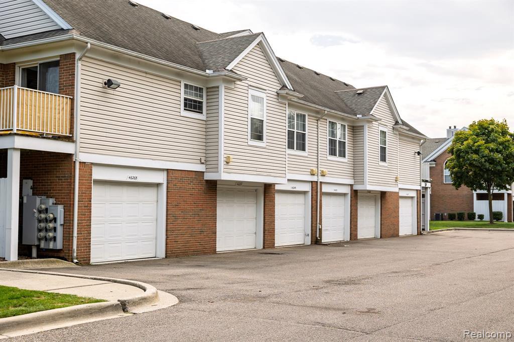 46257 Cavalier Dr in Macomb, MI - Building Photo