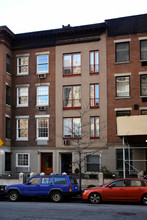 333 W 70th St in New York, NY - Building Photo - Building Photo