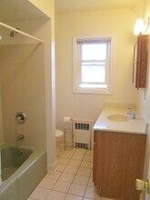 252 N 5th Ave, Unit Second Floor in Manville, NJ - Building Photo - Building Photo
