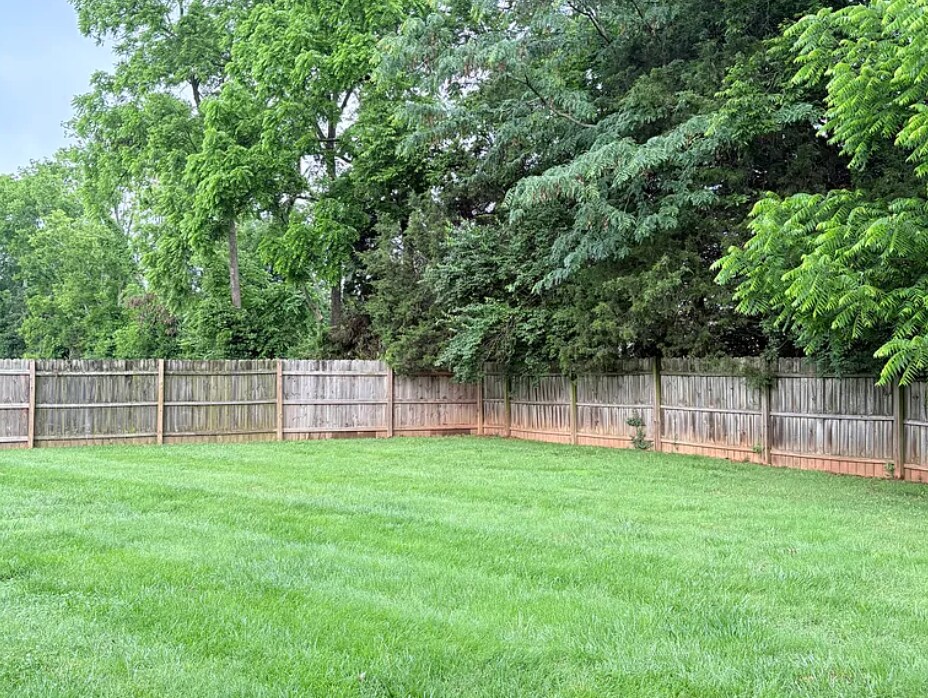 275 Lost River Ln in Bowling Green, KY - Building Photo