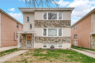 5740 N Lowell Ave in Chicago, IL - Building Photo