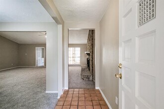10007 Towne Brook Ln in Sugar Land, TX - Foto de edificio - Building Photo