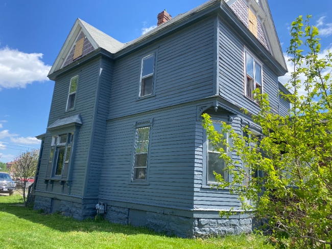 property at 1405 7th Ave