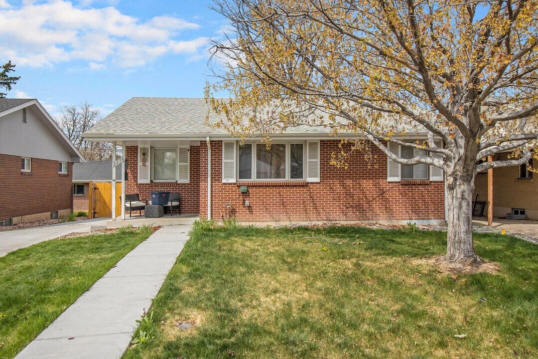 2275 S Birch St in Denver, CO - Building Photo