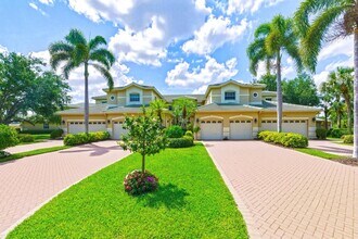 658 Vintage Reserve Cir, Unit 7B in Naples, FL - Foto de edificio - Building Photo