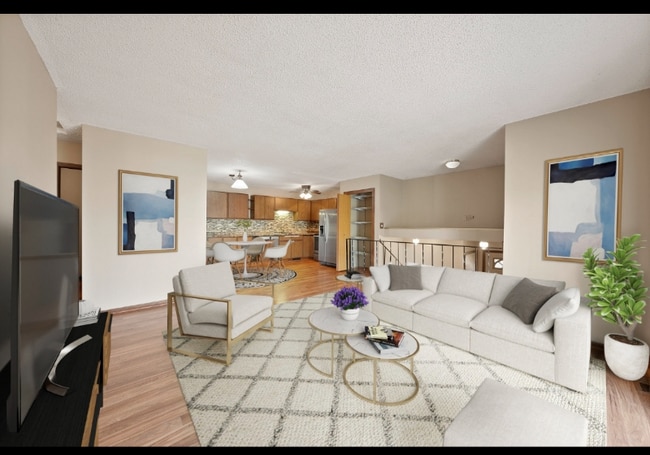 1707 Hallmark Ave N in Oakdale, MN - Foto de edificio - Building Photo