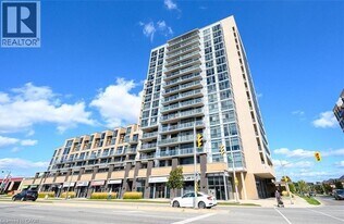 1940 Ironstone Dr in Burlington, ON - Building Photo