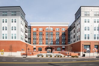 The Core in Ronkonkoma, NY - Foto de edificio - Building Photo