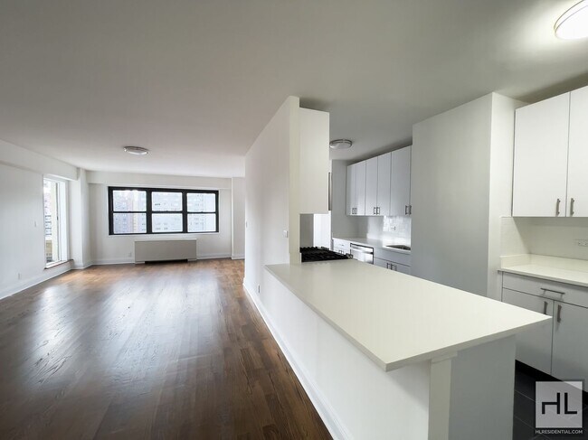 E 88th St in New York, NY - Foto de edificio - Building Photo