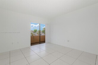 17530 NW 68th Ave in Hialeah, FL - Building Photo - Building Photo