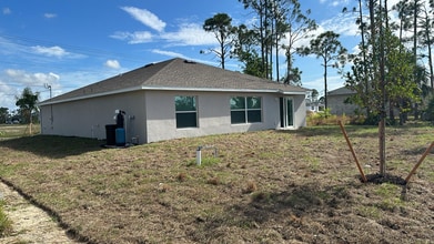 2846 Northwest 28th Ave in Cape Coral, FL - Foto de edificio - Building Photo