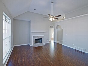 4593 Tulip Run Dr in Memphis, TN - Building Photo - Building Photo