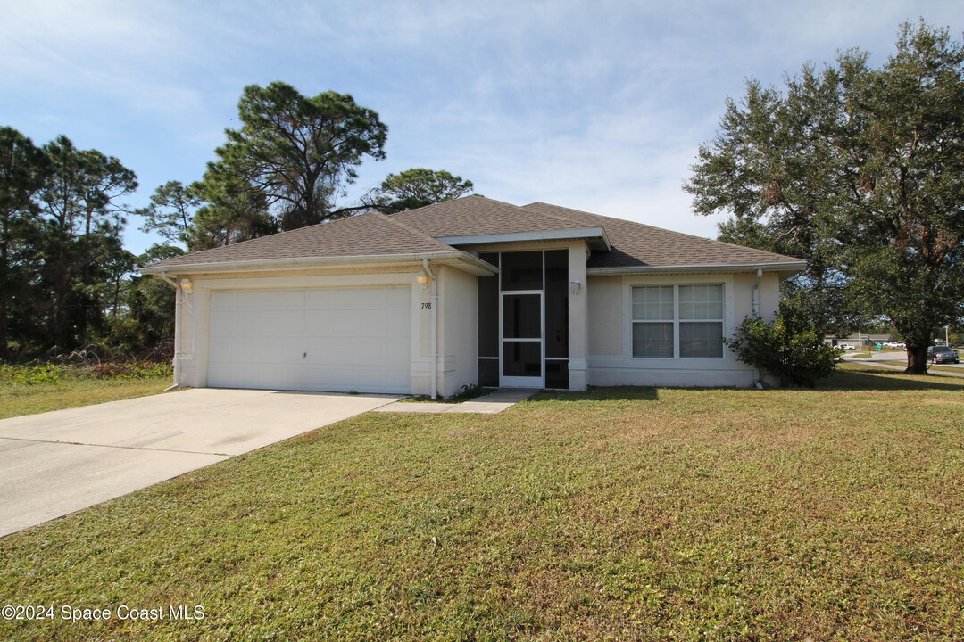 798 Bryant Rd in Palm Bay, FL - Building Photo