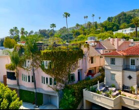 7121 Hillside Ave in Los Angeles, CA - Building Photo - Building Photo