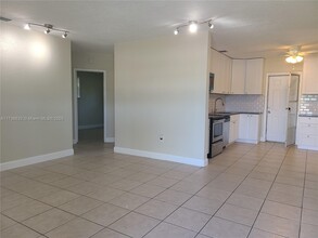 7440 Cody St in Hollywood, FL - Building Photo - Building Photo