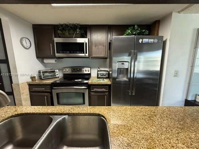 property at 2560 Azalea Ave