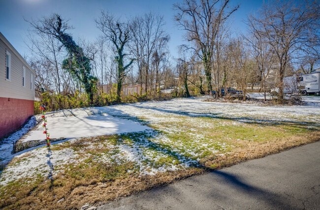 1096 Lynn Garden Dr in Kingsport, TN - Building Photo - Building Photo
