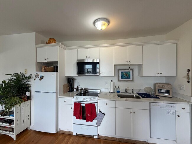 2 Craigie St, Unit 3 in Somerville, MA - Foto de edificio - Building Photo