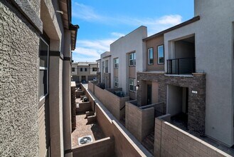237 Walsh Peak Ave in Henderson, NV - Building Photo - Building Photo