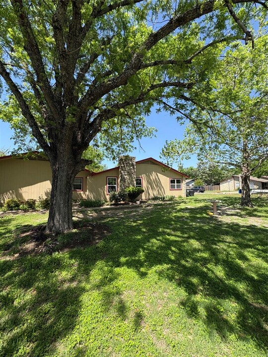 10307 Burmaster Ln in Austin, TX - Foto de edificio