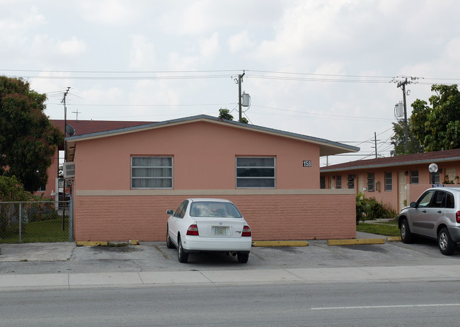 158 W 9th St in Hialeah, FL - Building Photo - Building Photo