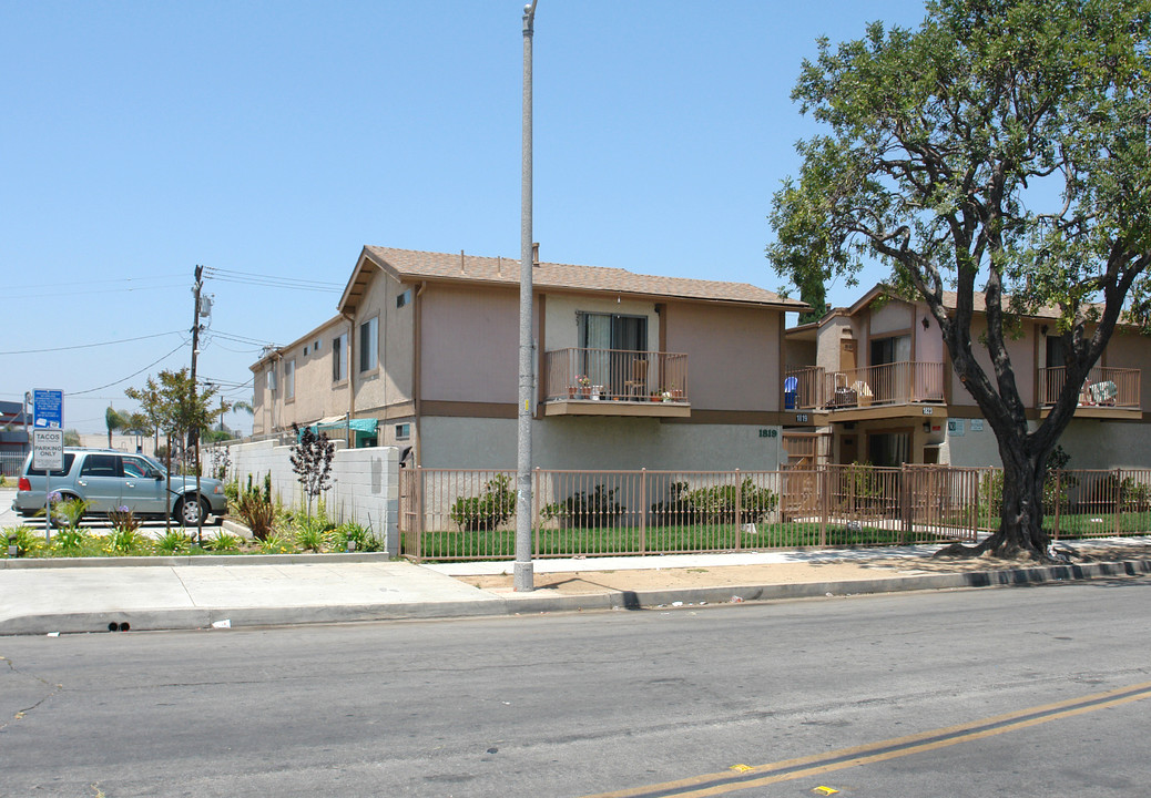 1819-1823 Pine Ave in Long Beach, CA - Building Photo