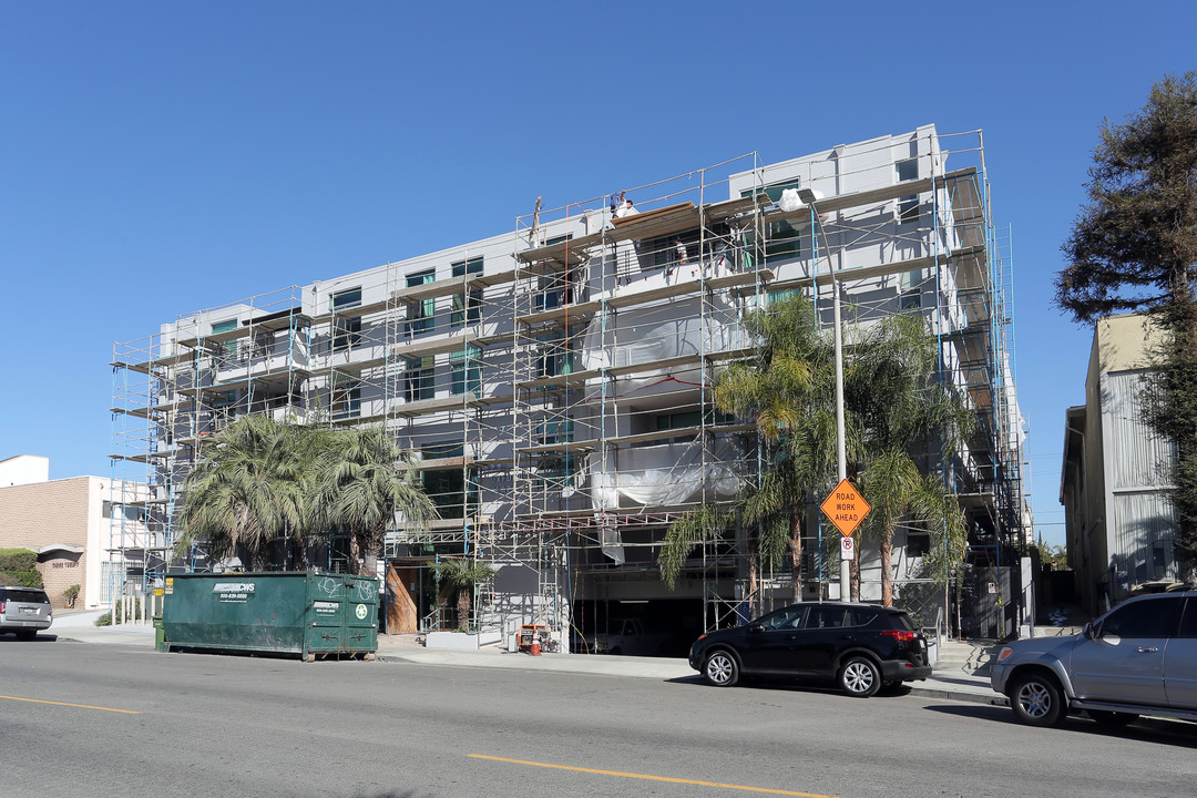 Oxford Plaza in Los Angeles, CA - Building Photo