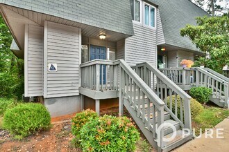 301 Harbor Heights Dr-Unit -Apt 13A in Lexington, SC - Building Photo - Building Photo