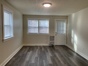 187 West St in Hatfield, MA - Foto de edificio - Building Photo