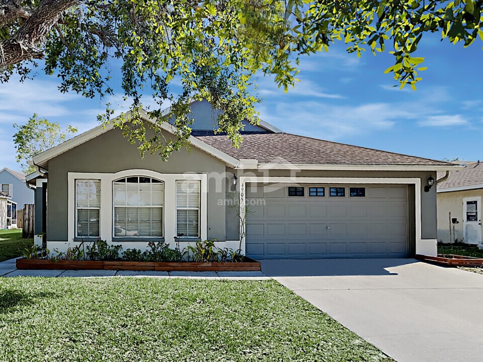 4905 70th St E in Palmetto, FL - Building Photo