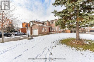 100 Alaskan Summit Ct in Brampton, ON - Building Photo