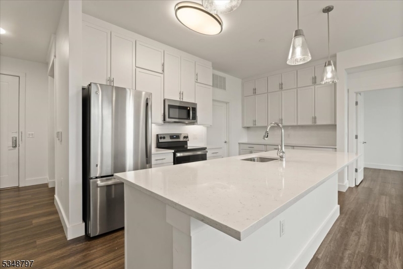 450 Springfield Ave in Berkeley Heights, NJ - Building Photo
