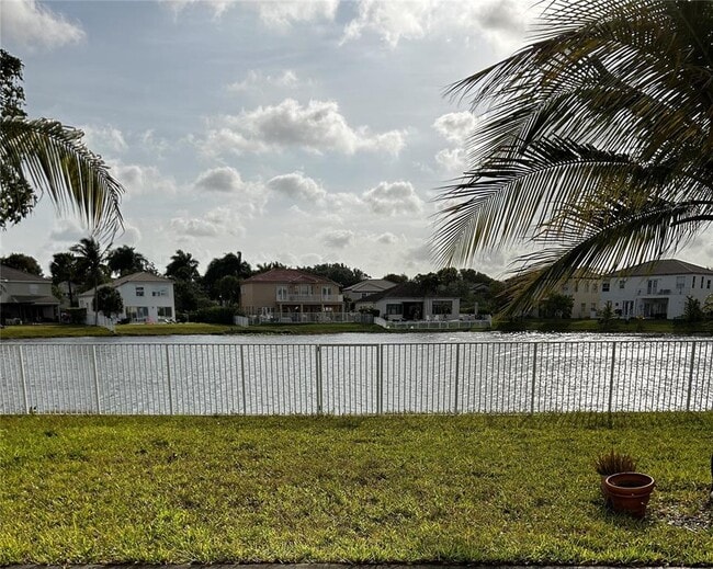 4943 SW 163rd Ave in Miramar, FL - Building Photo - Building Photo