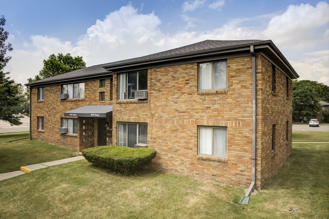 Amber Square Apartments and Townhomes in Lansing, MI - Foto de edificio