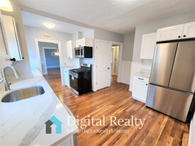 98 Irving St, Unit 1 in Waltham, MA - Building Photo