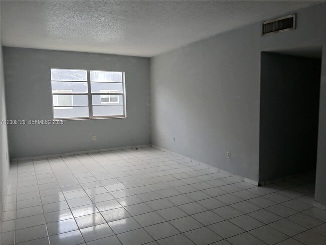 13655 NE 3rd Ct in North Miami, FL - Building Photo - Building Photo