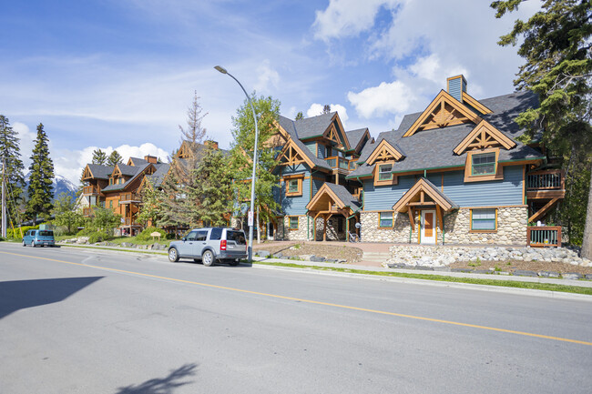 345 Marten St in Banff, AB - Building Photo - Building Photo