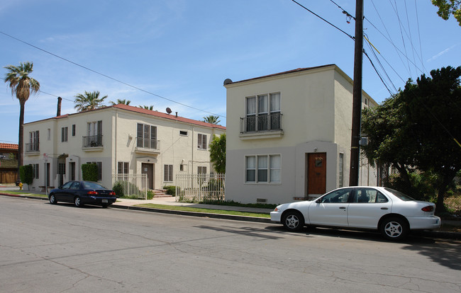 5102 Romaine St in Los Angeles, CA - Building Photo - Building Photo