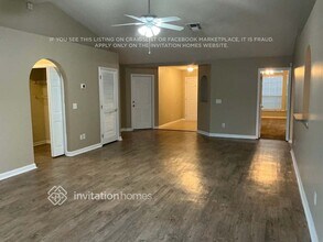 7624 Fawn Lake Dr N in Jacksonville, FL - Foto de edificio - Building Photo