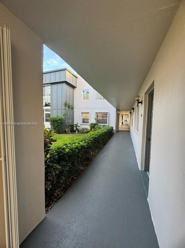 303 Burgundy G in Delray Beach, FL - Building Photo - Building Photo