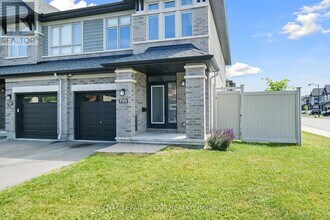 799 Cairn Cres in Ottawa, ON - Building Photo - Building Photo
