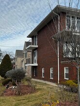 2357 Linwood Ave, Unit 2 in Fort Lee, NJ - Building Photo - Building Photo