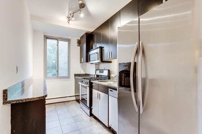 4200 Cathedral Ave NW in Washington, DC - Building Photo - Building Photo