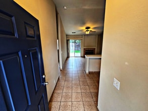 2036 Carmel River Ct in Stockton, CA - Foto de edificio - Building Photo