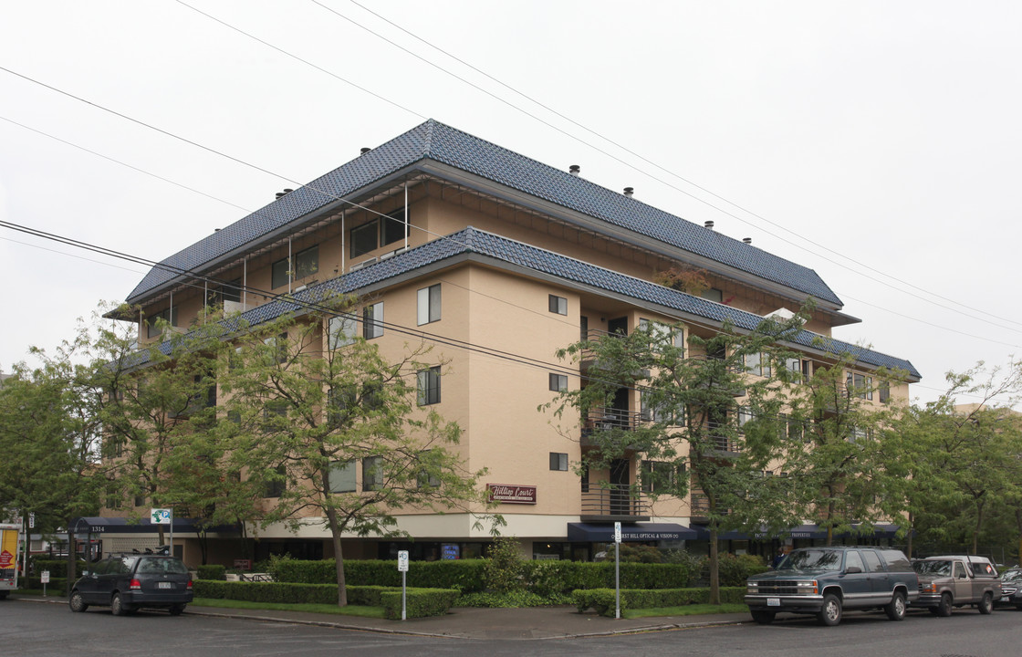 Hilltop Court in Seattle, WA - Building Photo